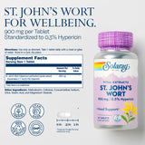 SOLARAY St John's Wort 900 mg – tablette en gros plan, standardisation 0,3 % d'hypericine.