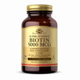 Solgar Biotine 5000 mcg sur la bouteille, soutien potentiel pour cheveux et peau.
