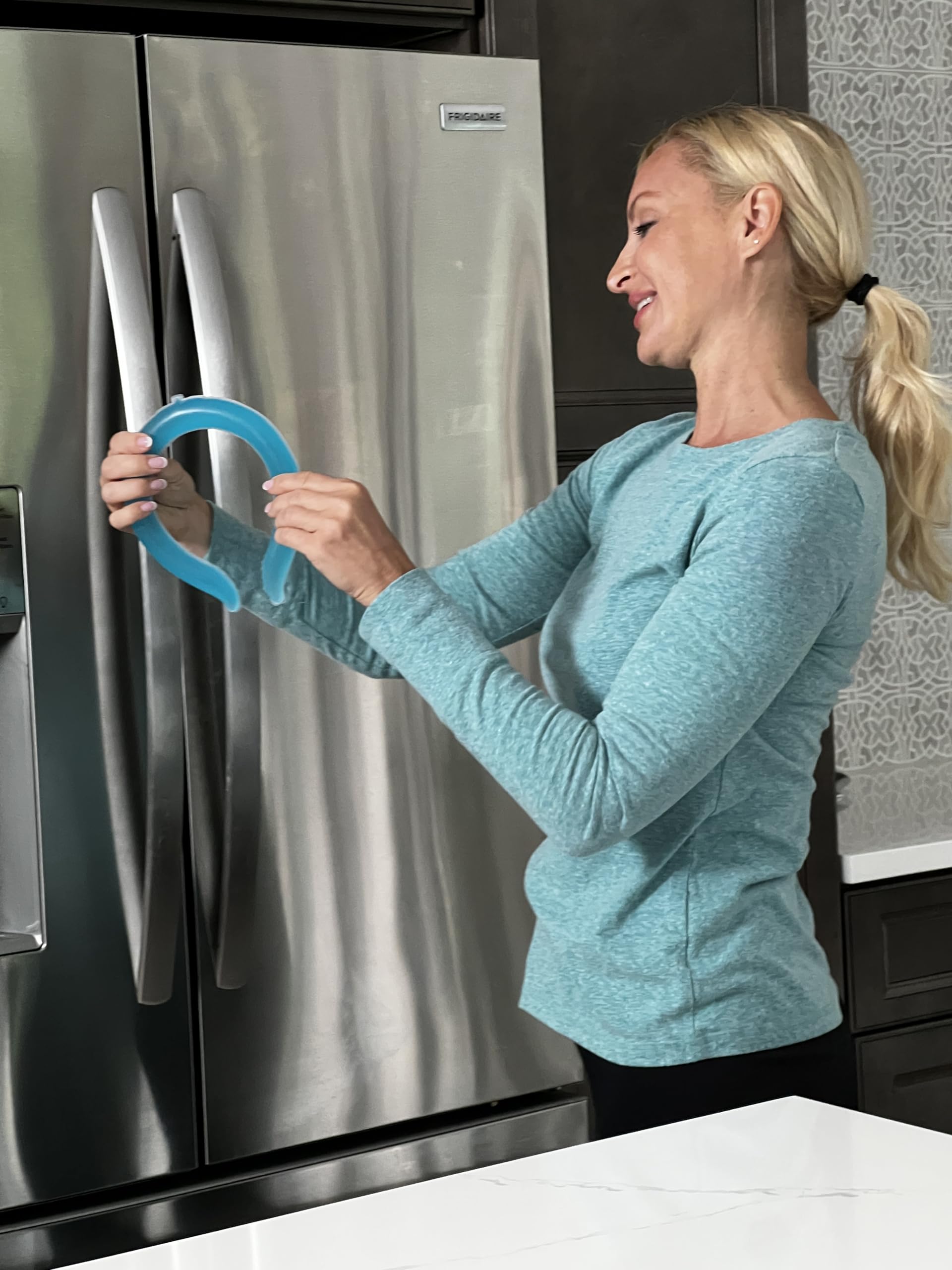 Spark Innovators Cool 360 utilisé pendant une activité sportive pour un refroidissement mains libres.