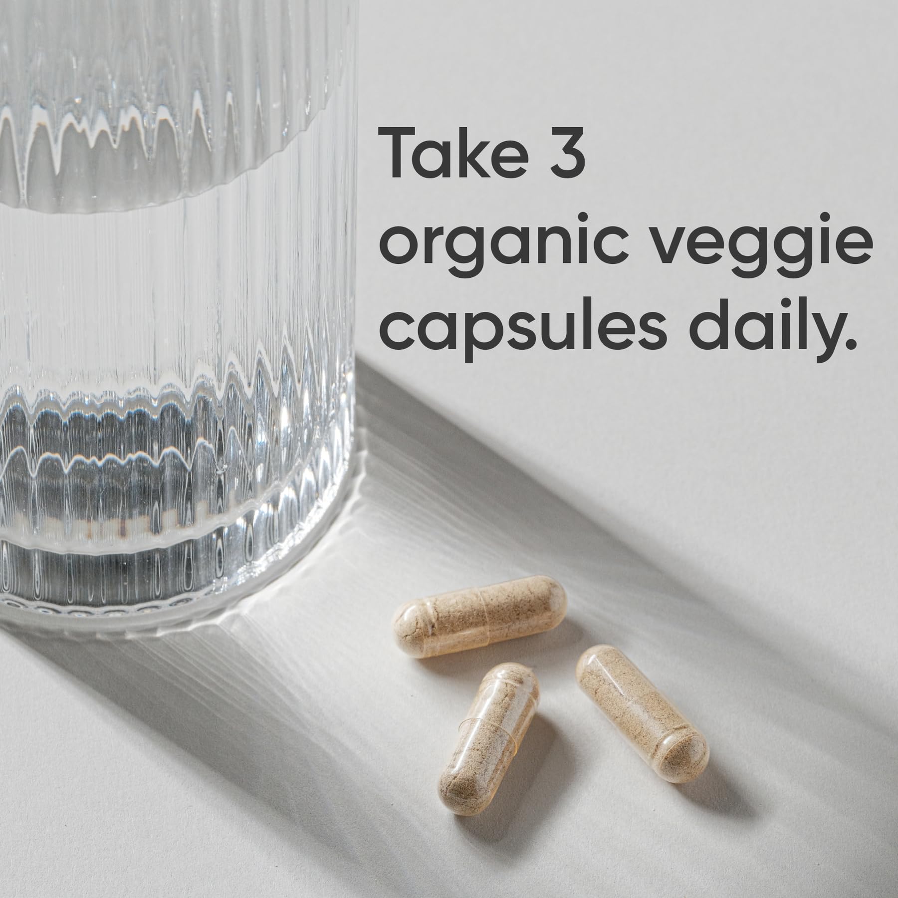 Capsules faciles à avaler utilisées dans une routine matinale axée sur la concentration