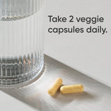 Capsules végétales de Sports Research Avancée – prise simple dans une routine bien-être.