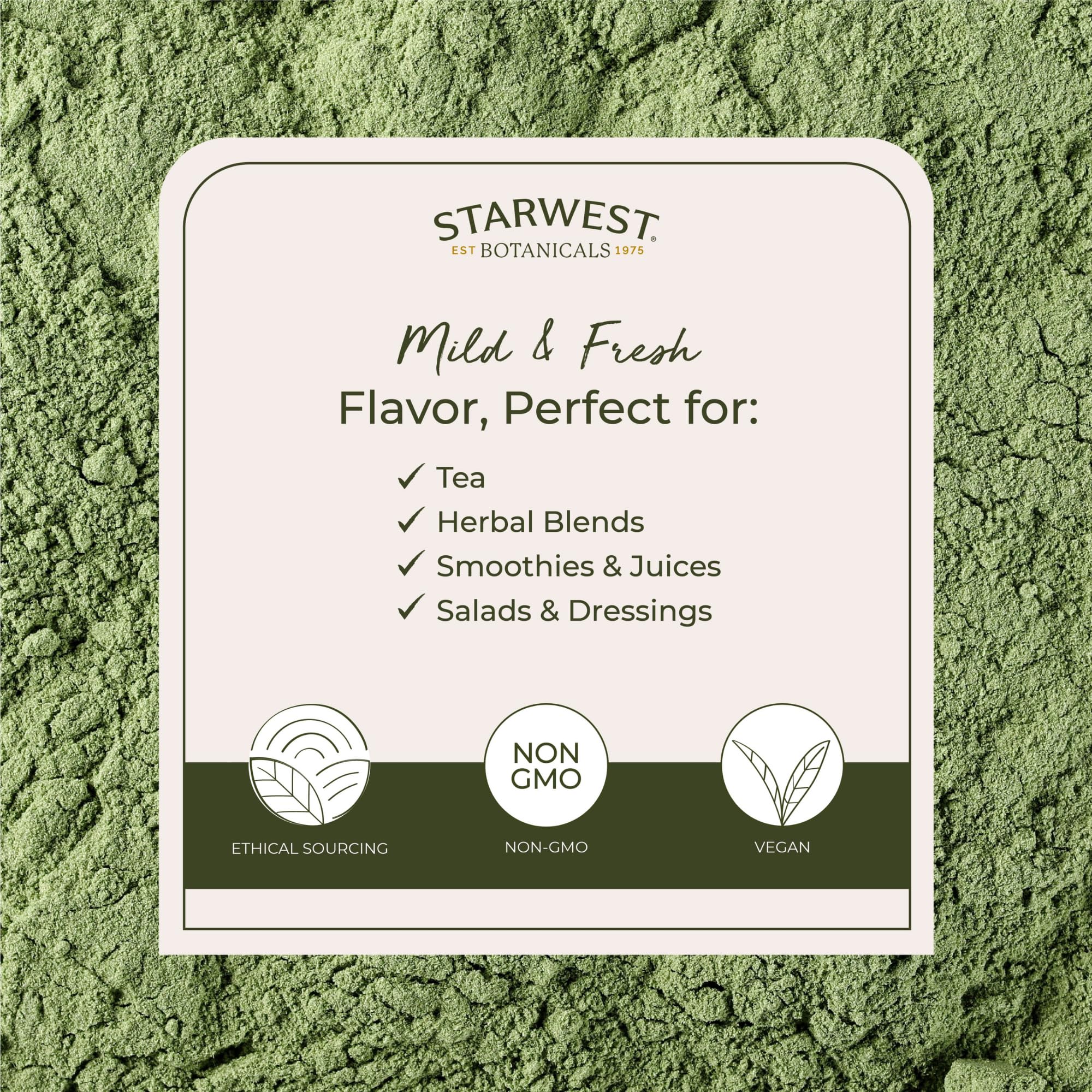 Starwest Botanicals Poudre de Blé Bio affiche une couleur verte éclatante et une texture fine.