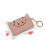 Étui STERCULIA pour pilules en PU cuir rose clair, utilisé dans un petit sac.