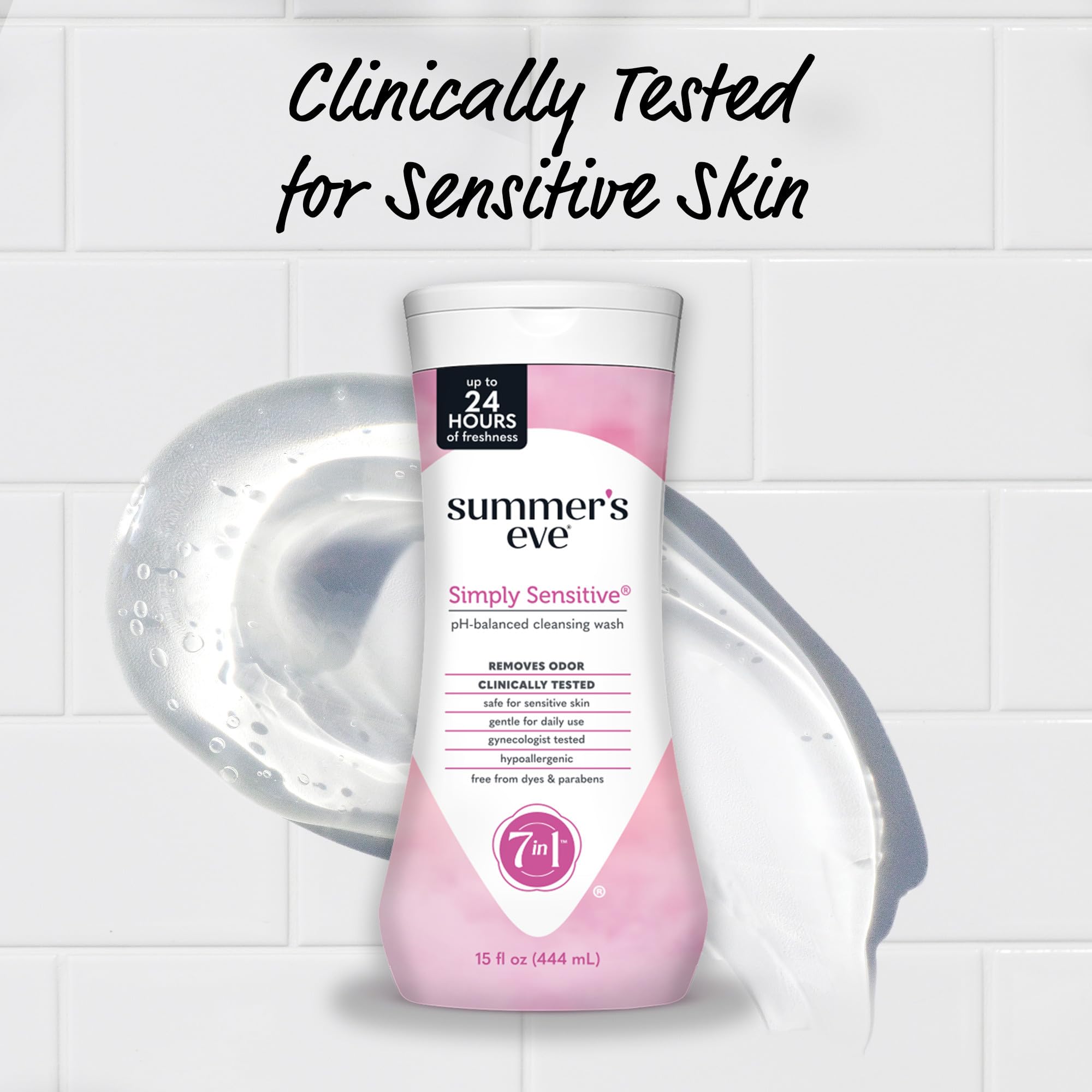 Application simple avec les mains pour Summer's Eve Simply Sensitive au quotidien.