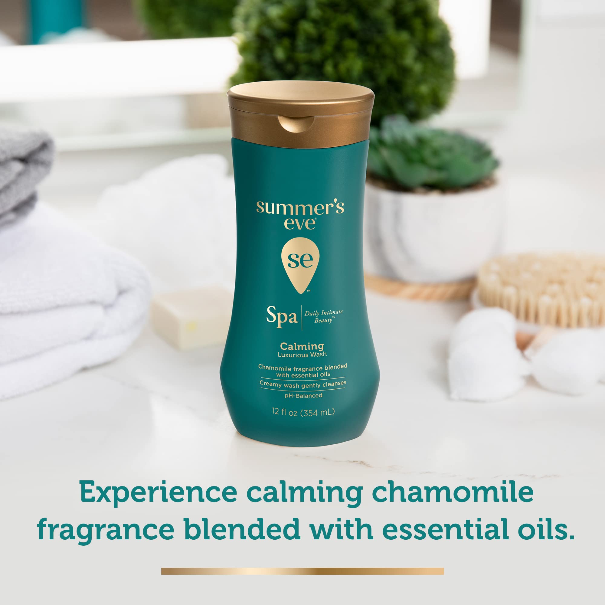 Texture crèmeuse de Summer's Eve Spa démontrée sur la peau sensible