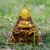 Pyramide Sunnlejw Tigre‑œil brillant, attire concentration et harmonie au quotidien.