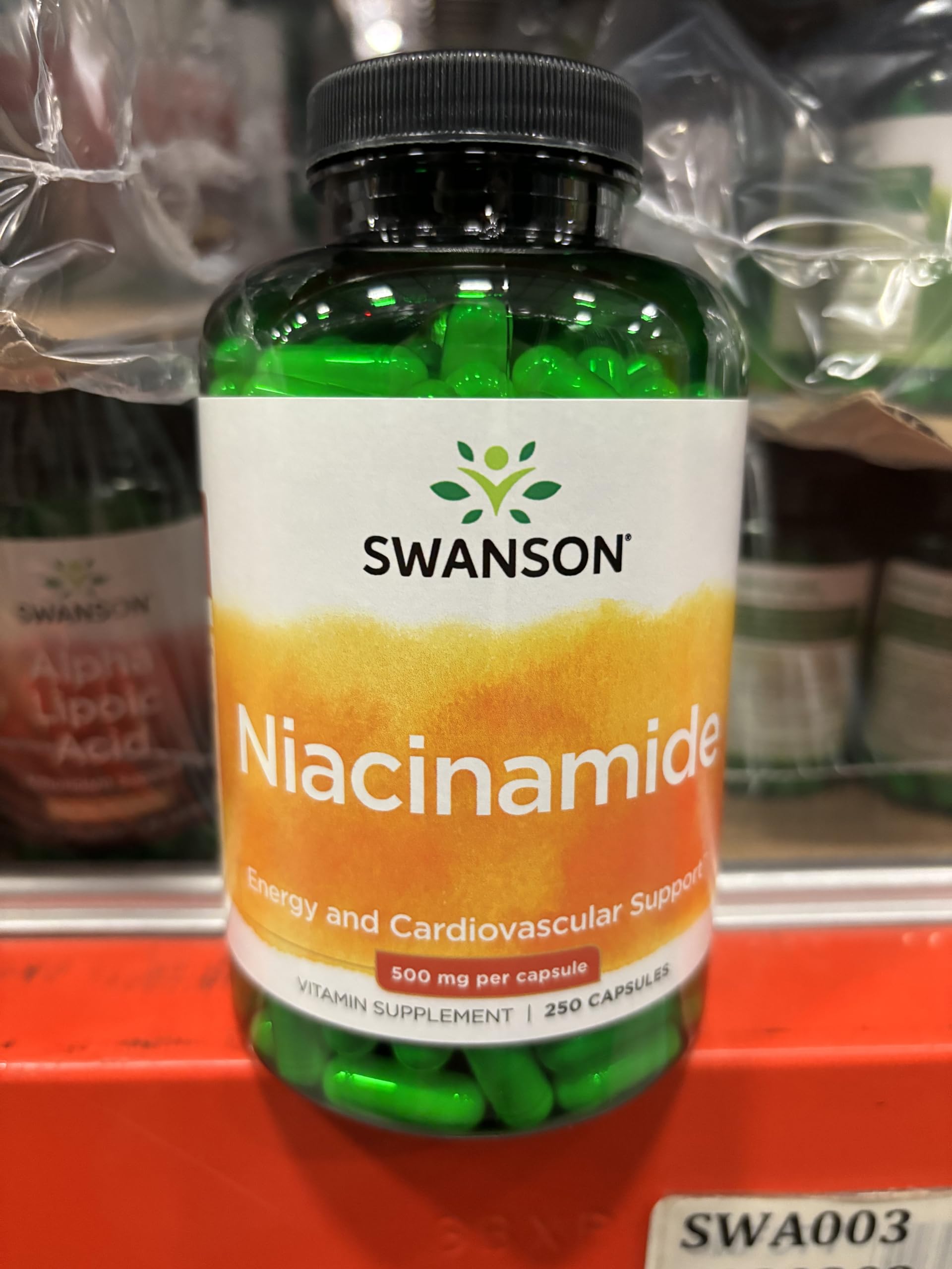 Capsules-detail Swanson Niacinamide montre la forme gélule et la facilité d’ingestion.