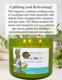 Bougie T&H Eucalyptus Menthe Poivrée dans un verre vert, ambiance apaisante.