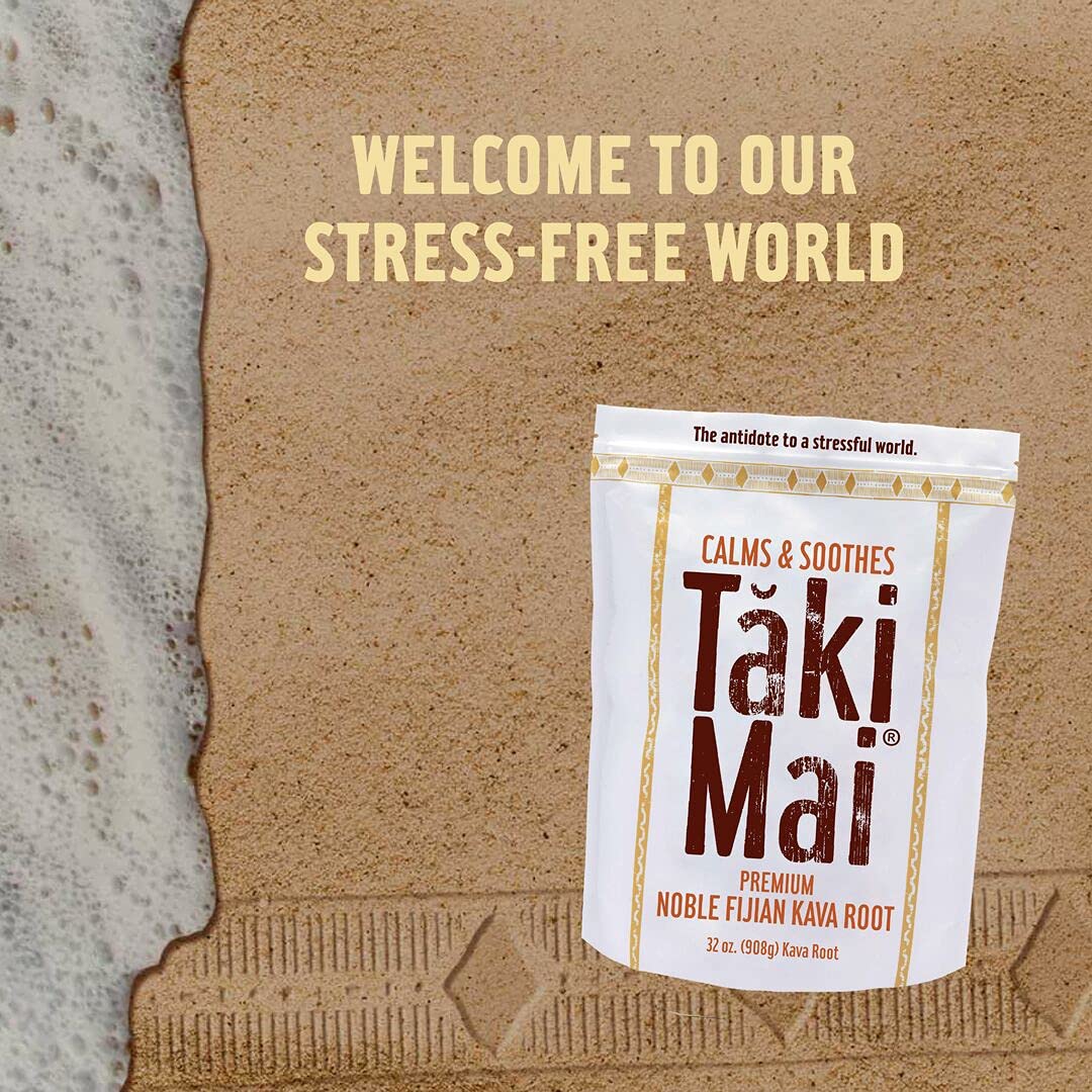 Taki Mai Noble Kava poudre préparation dans verre glacé: expérience rafraîchissante et apaisante.