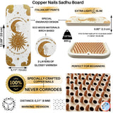 Détail des clous cuivre de la TENGRY Sadhu Board pour une expérience sensorielle.