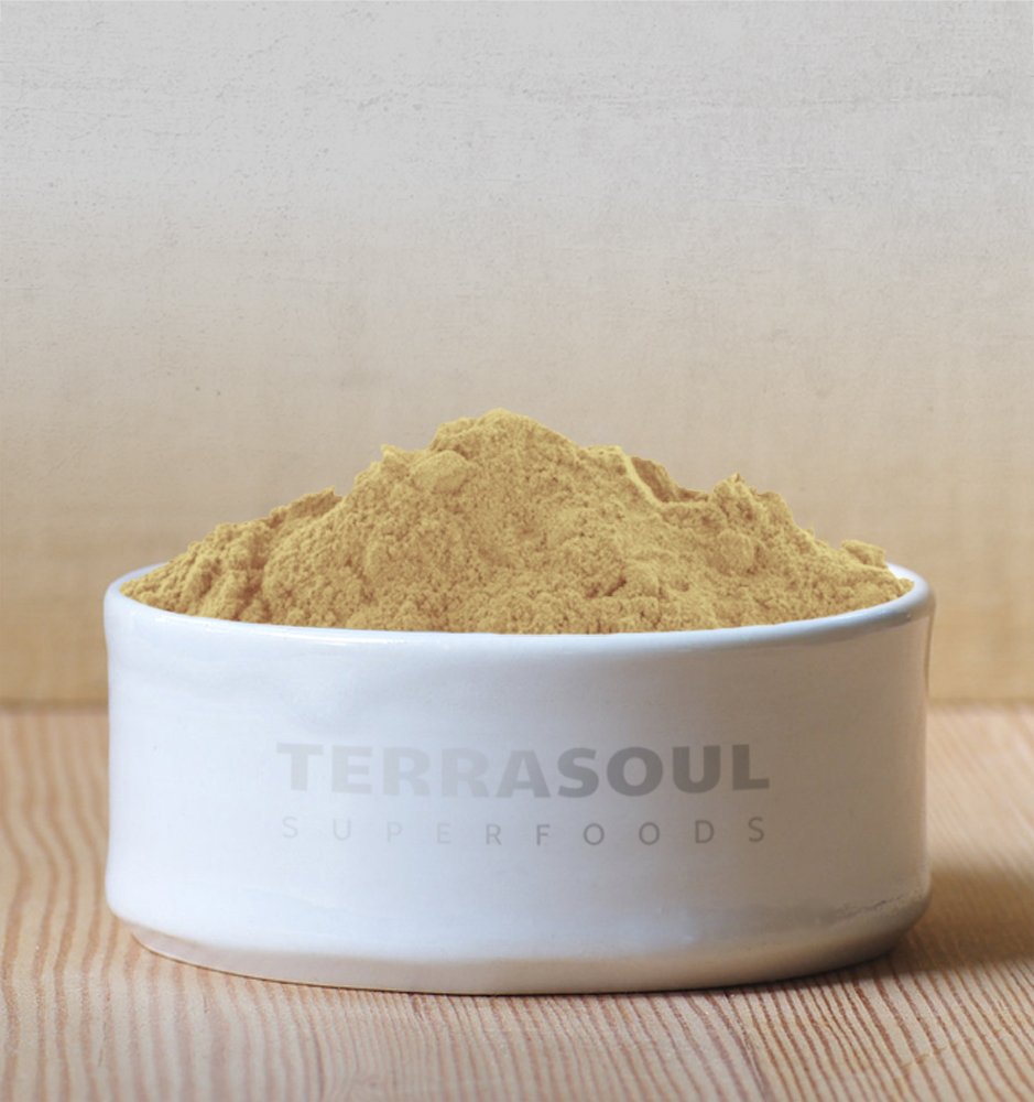 Terrasoul Triphala Poudre bio, poudre mesurée avec cuillère, facilité d'utilisation quotidienne.