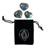 The Chrysalis Stone Labradorite Coeur Puff détail-brillance avec reflets irisés utiles pour concentration et chakra
