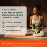 The Genius Brand Daily Superfood Greens doseur avec poudre d'ananas, usage pratique