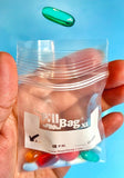 The Pill Bag montre une fermeture zippée pour accès rapide et sûr