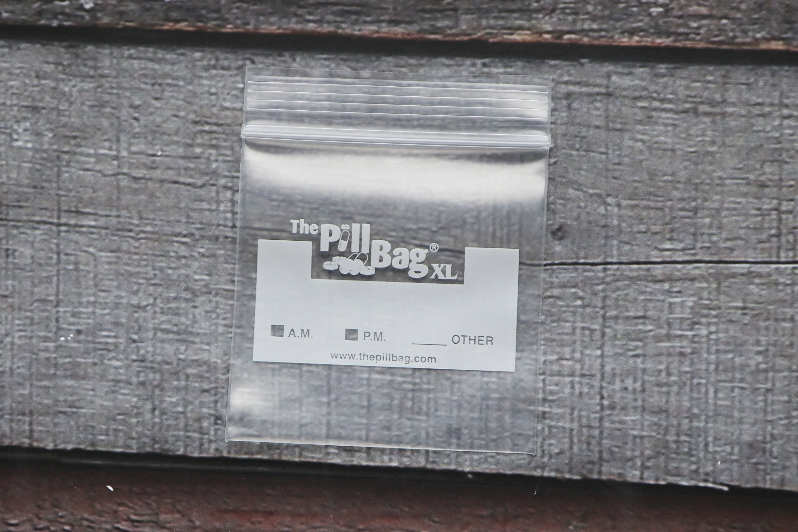 The Pill Bag - format voyage compact pour valise et sac à main.