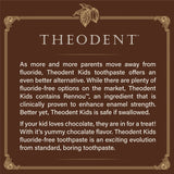 Theodent Kids montre un enfant se brossant les dents avec sourire.