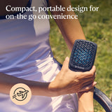 TheraGun RecoveryTherm Cube compact et léger sur table.