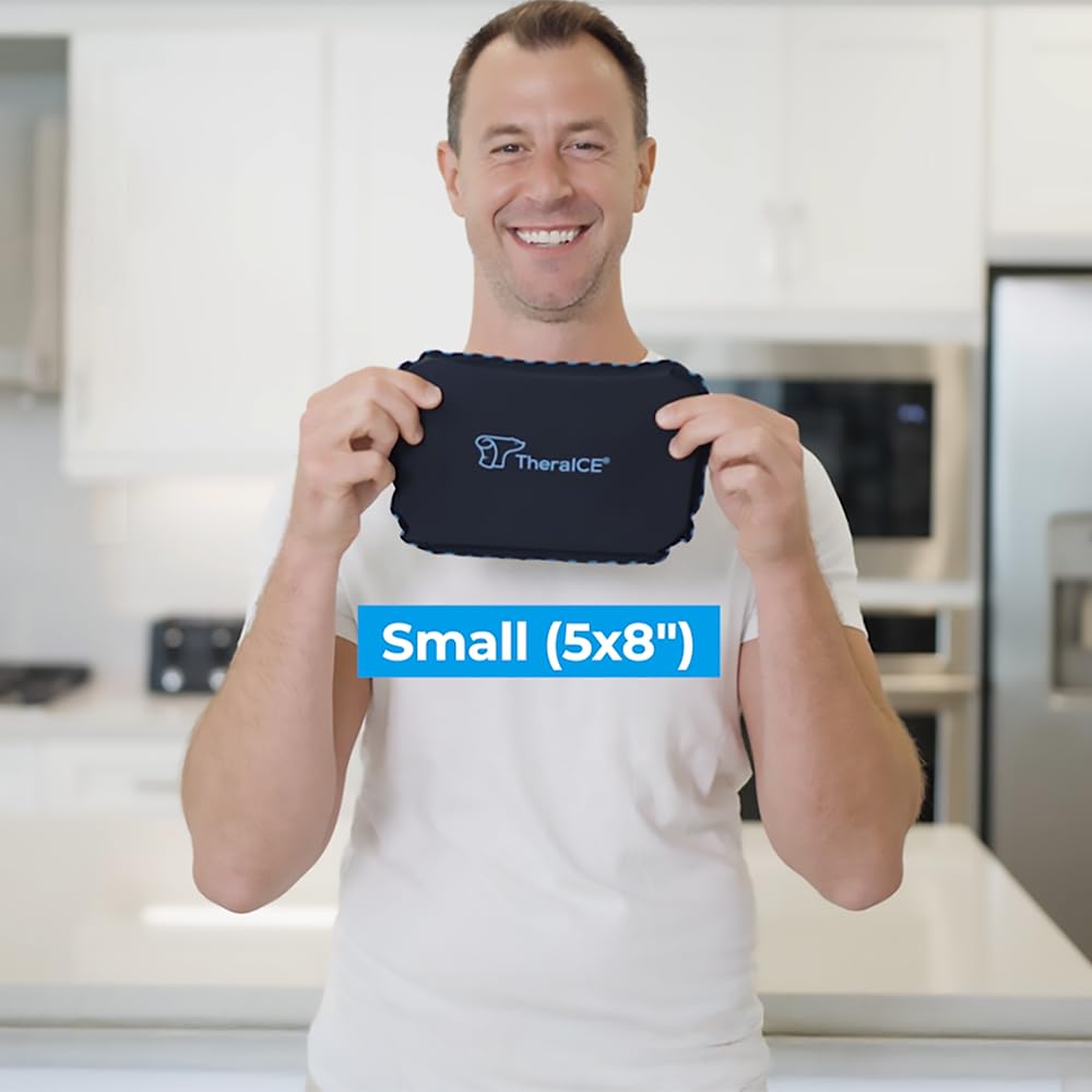 TheraICE PROpack appliqué sur les épaules pour favoriser la détente musculaire après sport.