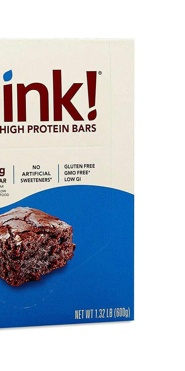 ThinkThin Bar Brownie Crunch dans la main, une collation protéinée pratique.