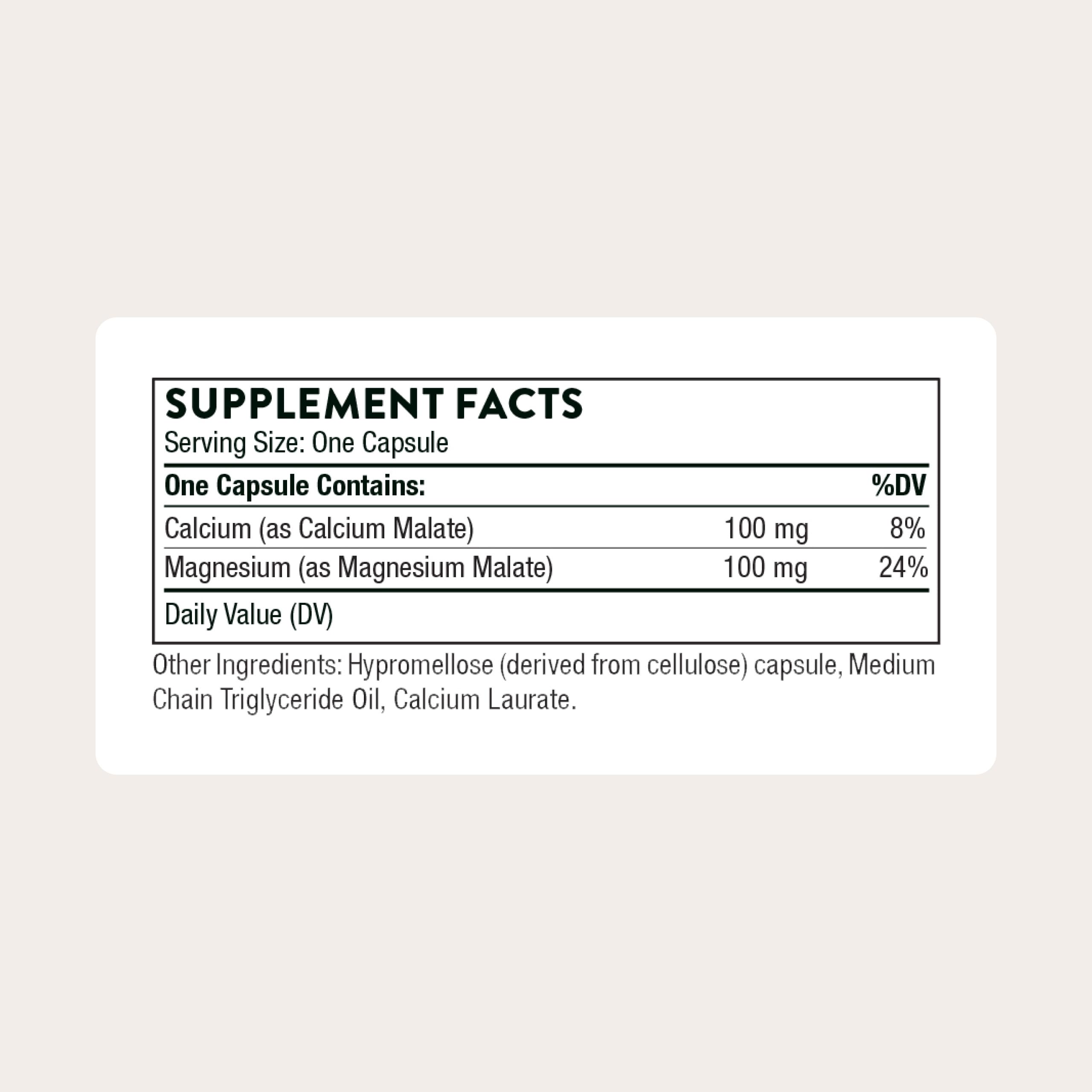 Thorne Calcium-Magnesium Malate : gélules en gros plan favorisant la relaxation musculaire.