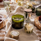 Ambiance féérique Thymes Frasier Fir pour salon douillet et convivial.
