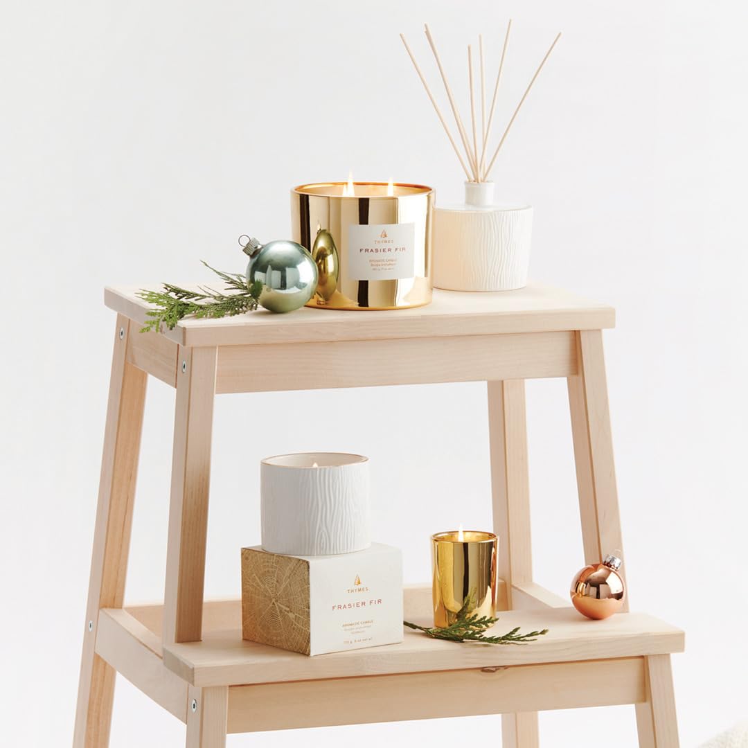 Design luxueux et dorure or 24k sur la bougie Thymes Frasier Fir