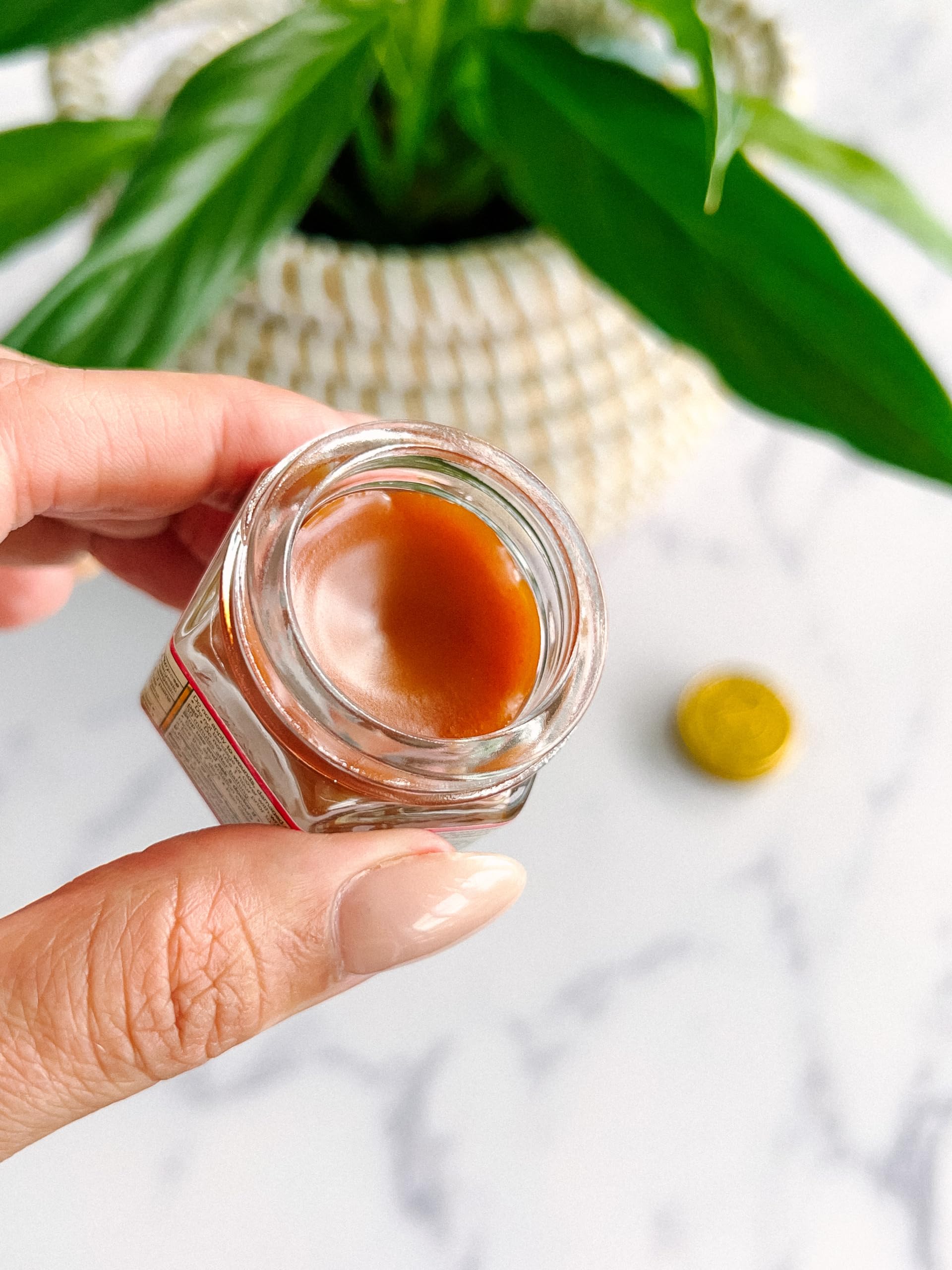 Tiger Balm Pommade : parfum mentholé pour un effet rafraîchissant sur les zones ciblées.