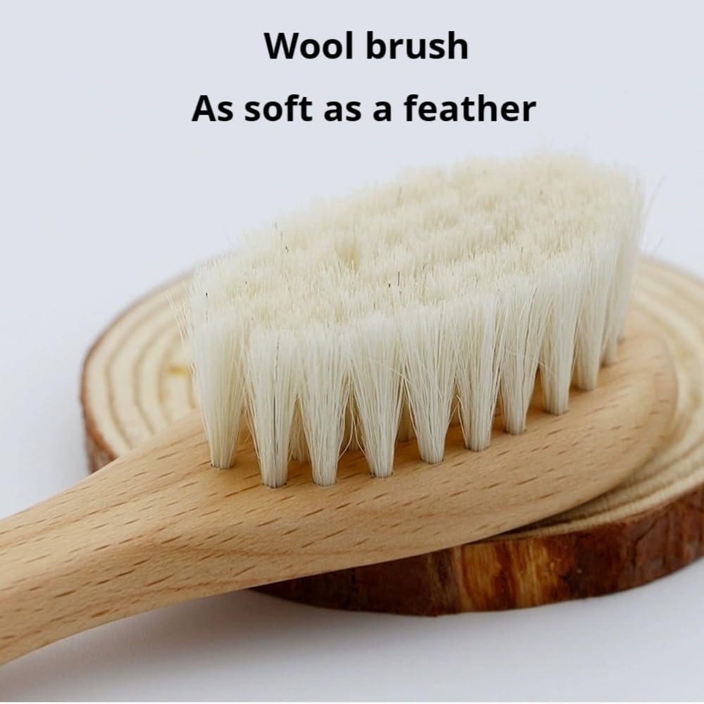 Brosse TIKMNO hypoallergénique pour peau sensible du nouveau-né.
