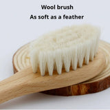Brosse TIKMNO hypoallergénique pour peau sensible du nouveau-né.