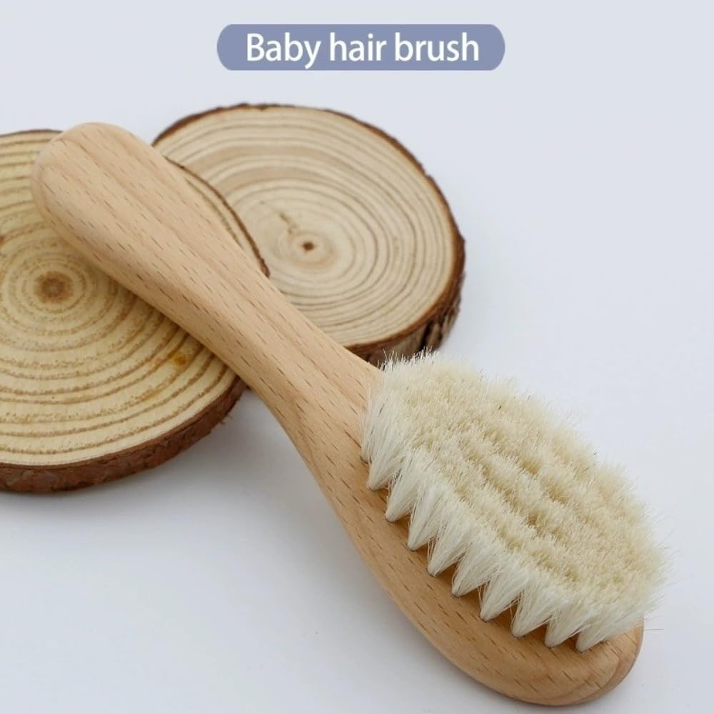Brosse TIKMNO en bois, pratique au quotidien dans le kit soin bébé.