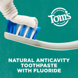 Tom's of Maine dentifrice menthe-poivrée, pâte sur la brosse, brosse en mouvement