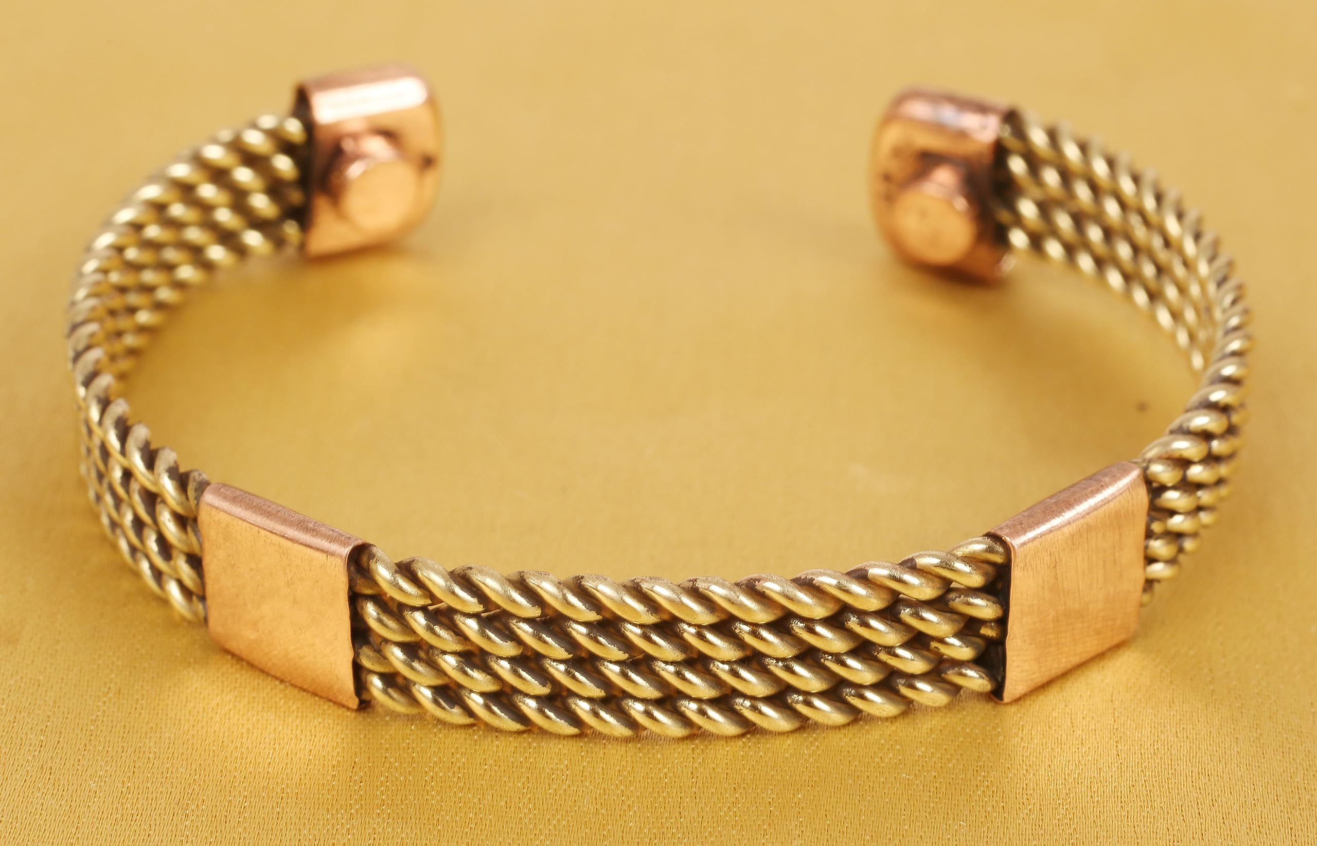 Touchstone bracelet detail-artisanat-rural-indien, finition soignee et authentique.