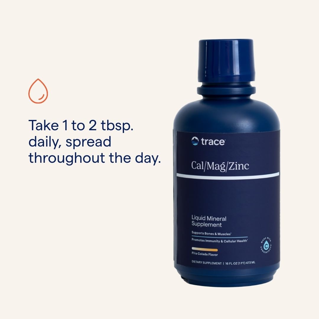 Verre avec liquide Trace Minerals prêt à être consommé.