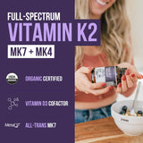 Triquetra Health Total K2: capsules blanches prêtes à l'emploi pour soutenir l'équilibre des nutriments.