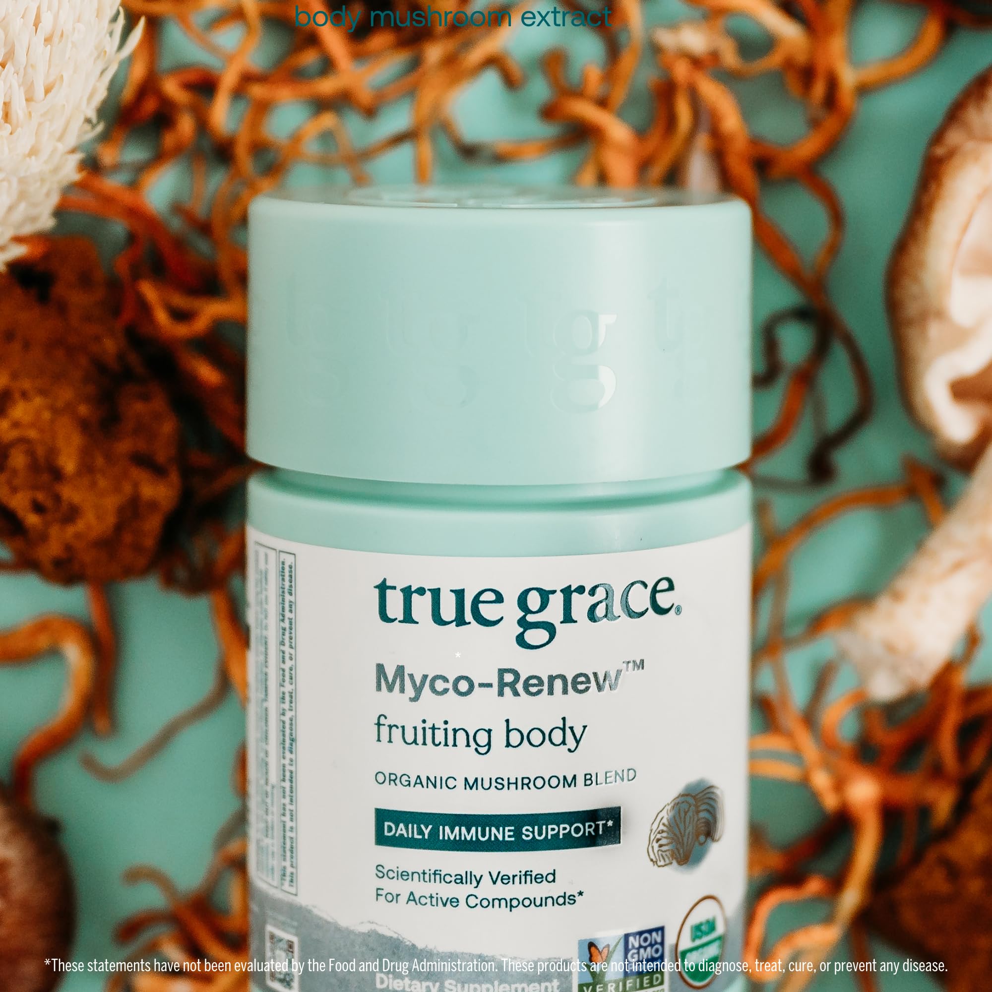 True Grace Mushroom Myco-Renew : capsules en position debout.