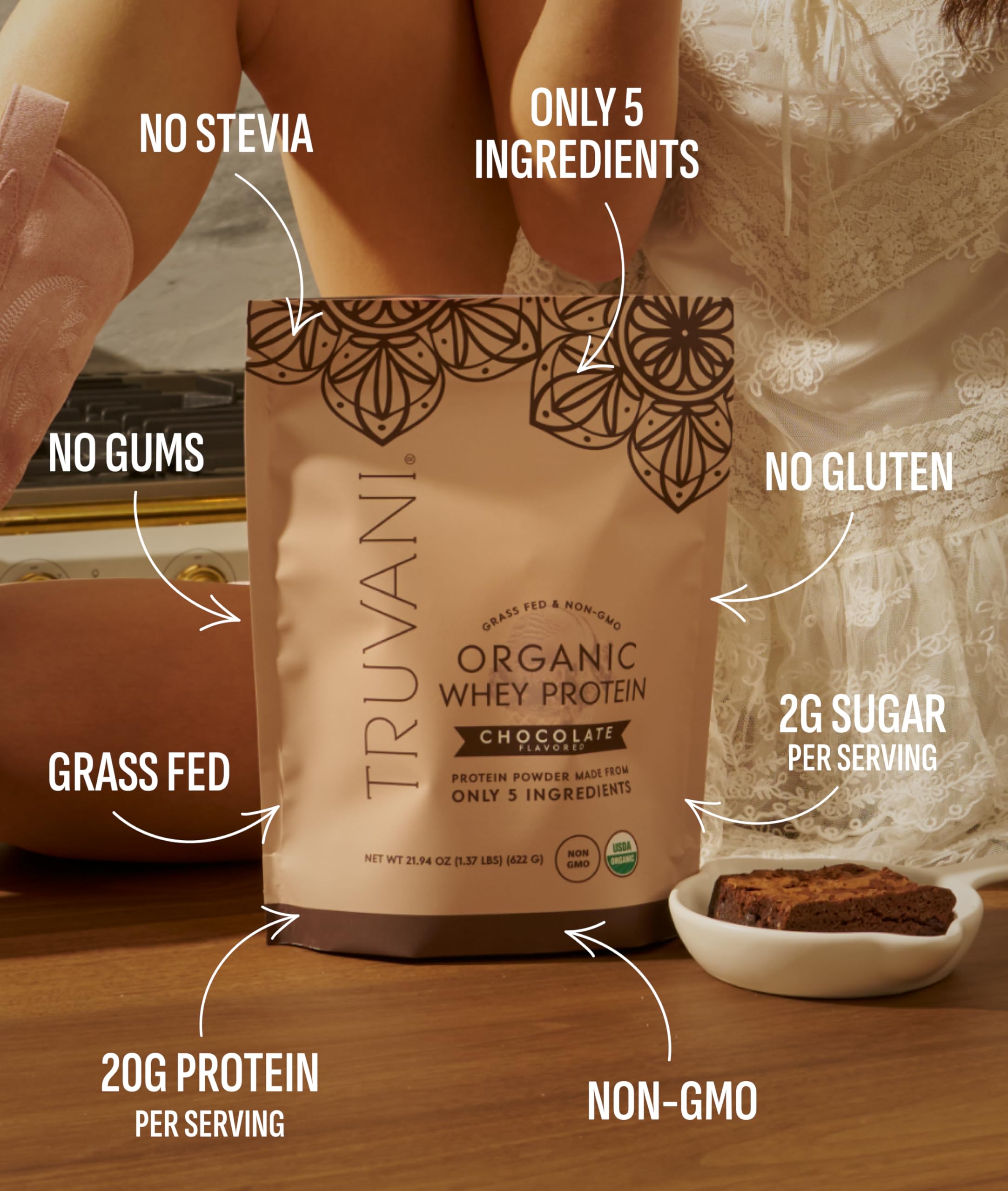 Shaker Truvani Whey Organic Chocolat prêt à être mélangé.