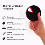Fermeture magnétique du Travel RX pilulier de Type Two Labs pour une utilisation fluide.