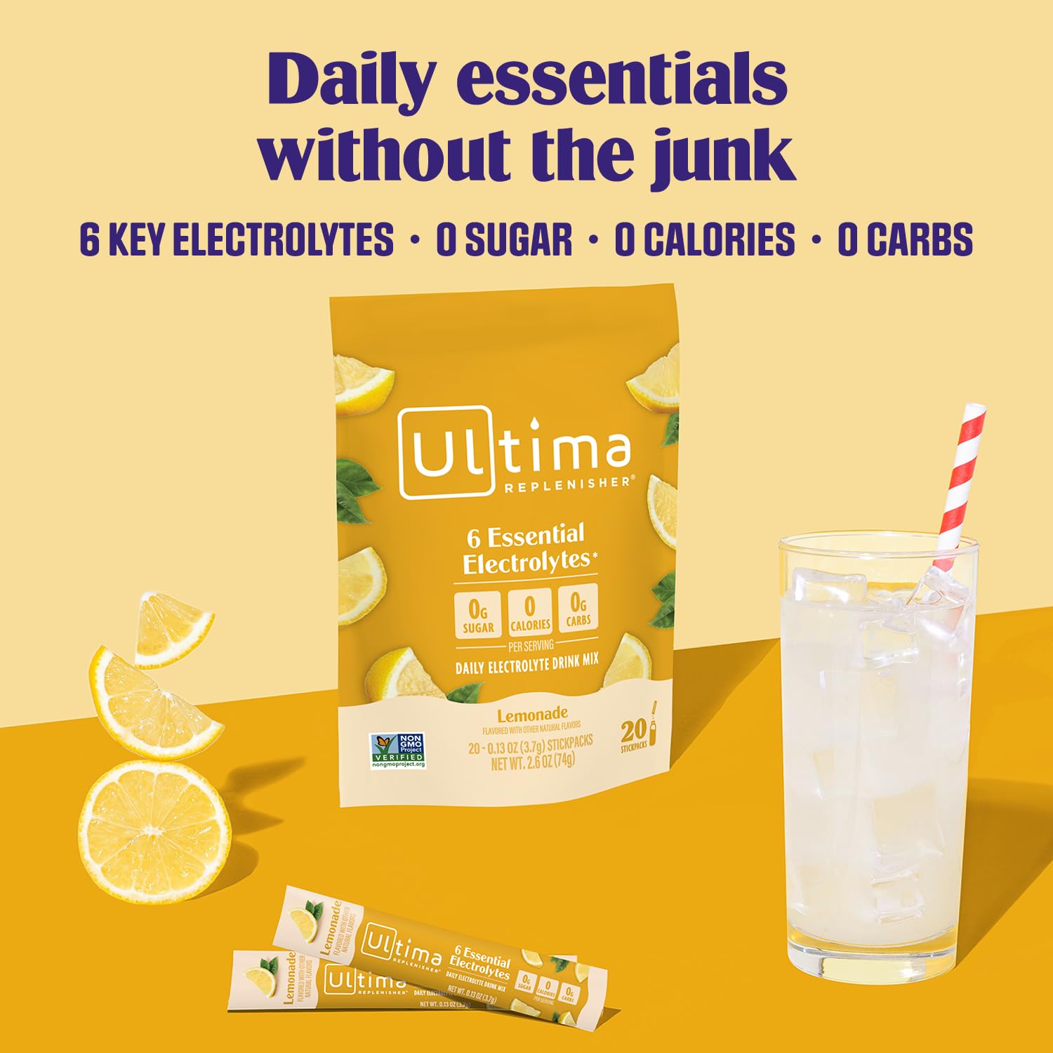 Verre d'eau avec sachet Ultima Replenisher Lemonade, mélange rapide et rafraîchissant.