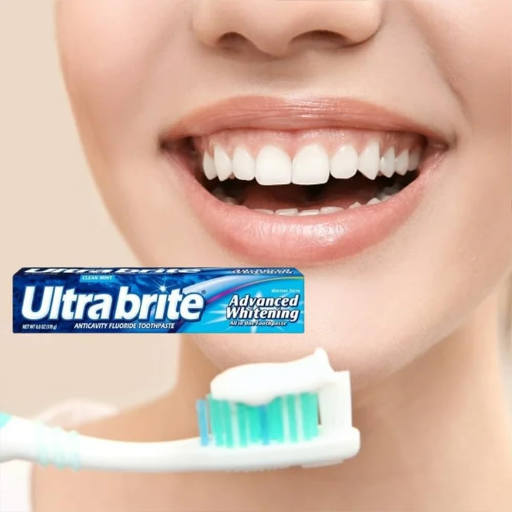 Ultra Brite boîte dentifrice prête à l'emploi pour un rangement pratique.