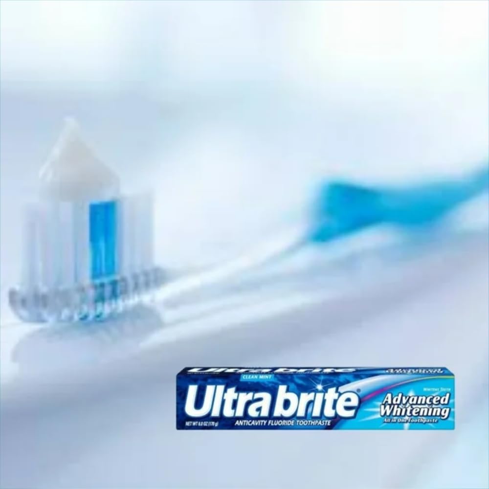 Ultra Brite fluorure dentifrice, met en avant le soin quotidien des dents.