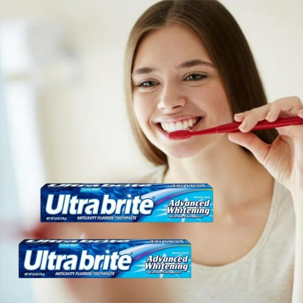 Ultra Brite peroxyde dentifrice, évoque une légère action éclaircissante.