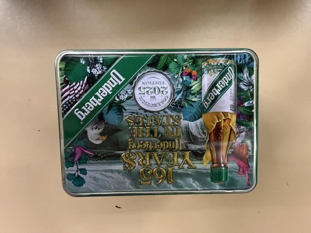 Underberg 2025 Édition Collector, boîte arrière, design festif pour offrir lors d'occasions.