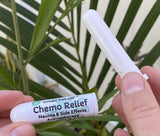 Urban ReLeaf inhalateur avec gingembre et citron, revitalisant lors d'une pause.