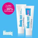 Utilisation quotidienne montrée avec brosse et dentifrice Bioniq.