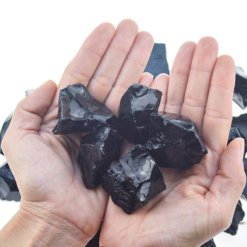 UU UNIHOM obsidienne noire brute humide, couleurs plus vives et détails révélés.