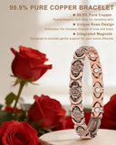 Détail de rose gravée sur le bracelet Vapeples pour un look raffiné.