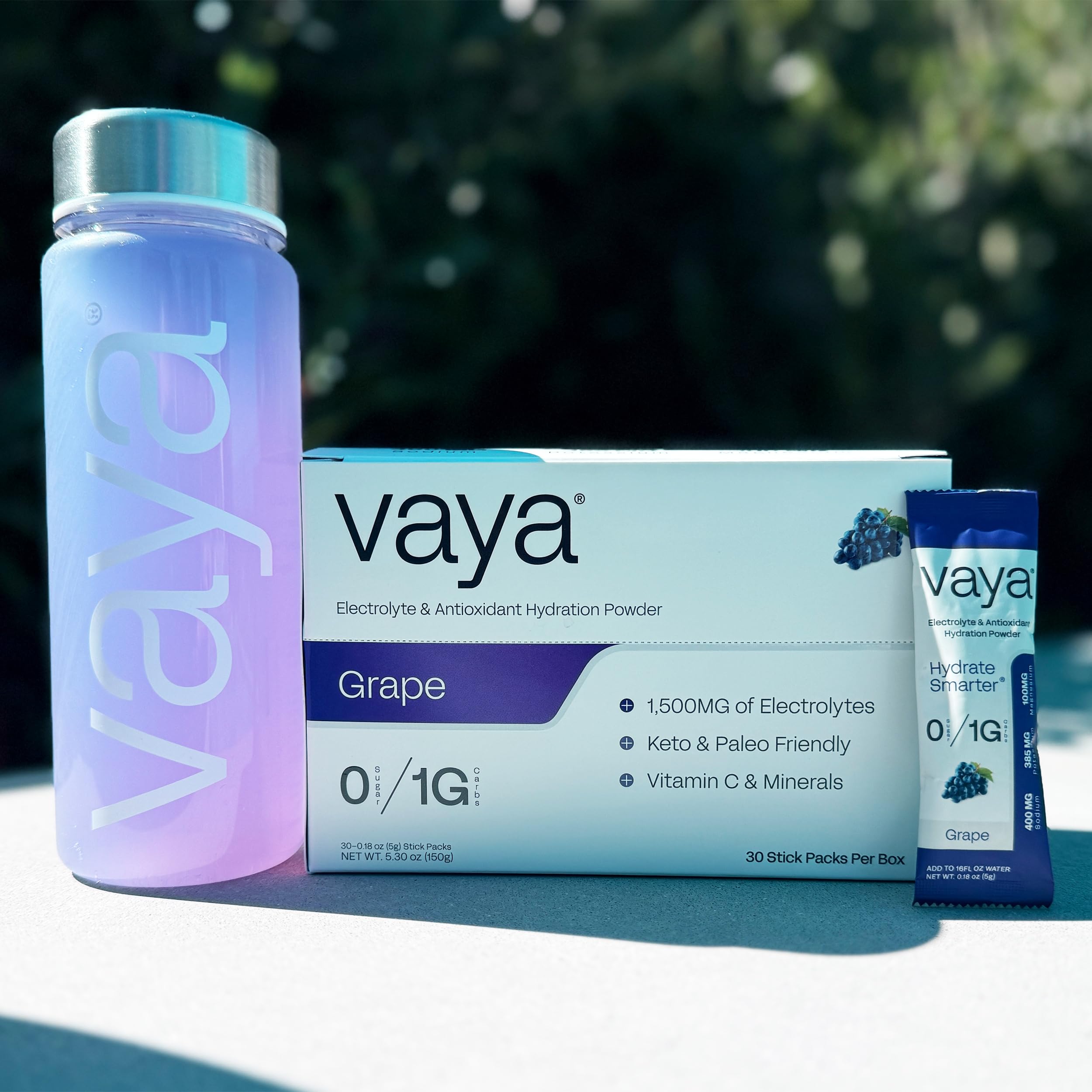 Hydratation quotidienne avec les sachets Vaya goût raisin.
