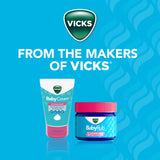 Arômes eucalyptus, lavande et romarin accompagnent l’application de Vicks BabyRub.