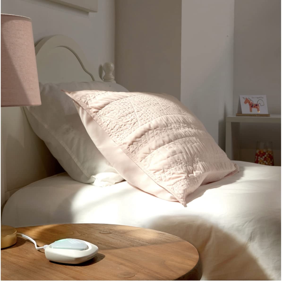 Vicks design compact idéal sur le pied de lit.