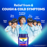 Vicks VapoRub parfum menthol-eucalyptus, rafraîchissant et apaisant.